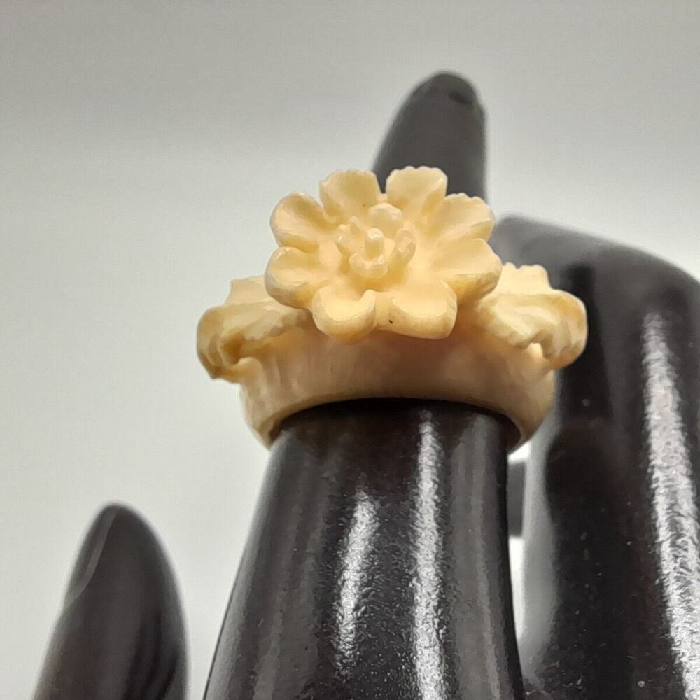 Vintage Carved Celluloid Floral Ring Cream Color Size 8 Art Deco Style